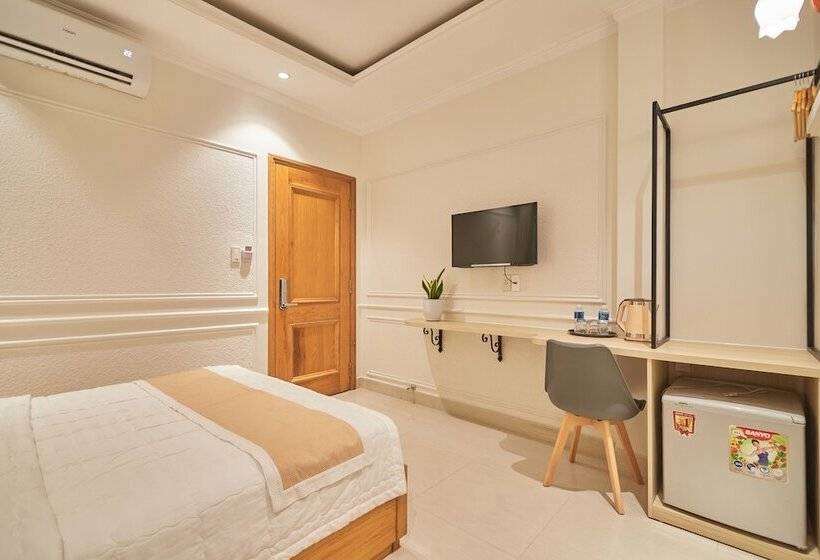 Bin Bin 10   Mimosa Hotel Near Tan Son Nhat Airport