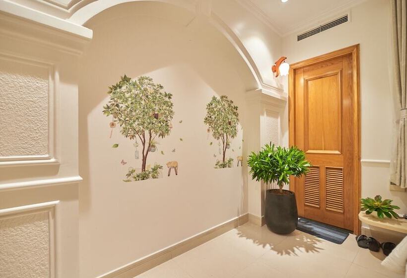 Bin Bin 10   Mimosa Hotel Near Tan Son Nhat Airport