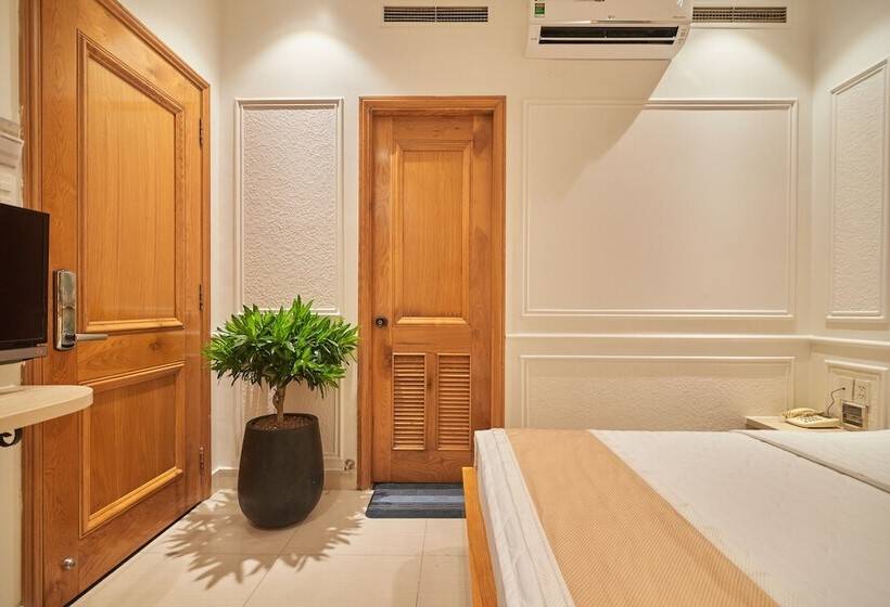 Bin Bin 10   Mimosa Hotel Near Tan Son Nhat Airport