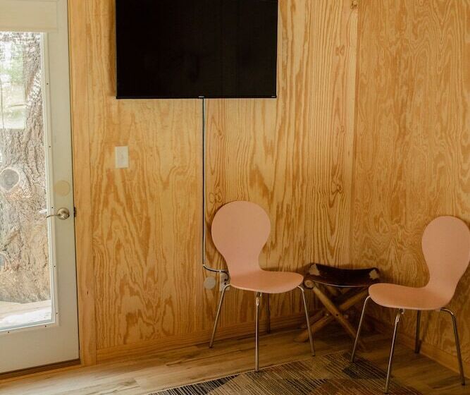 فندق على الطريق The Wagon Wheel