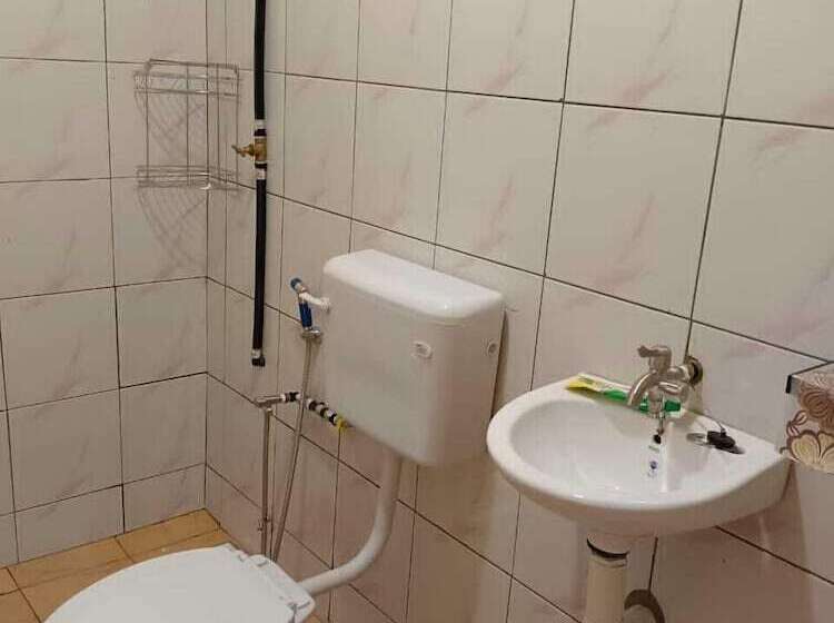 بنسيون Kampung Sungai R&r,homes By Oyo Rooms