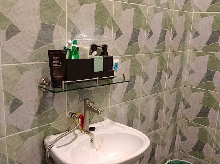 بنسيون Kampung Sungai R&r,homes By Oyo Rooms