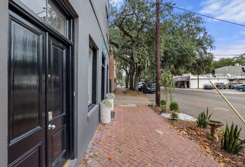 پانسیون The House On Taylor