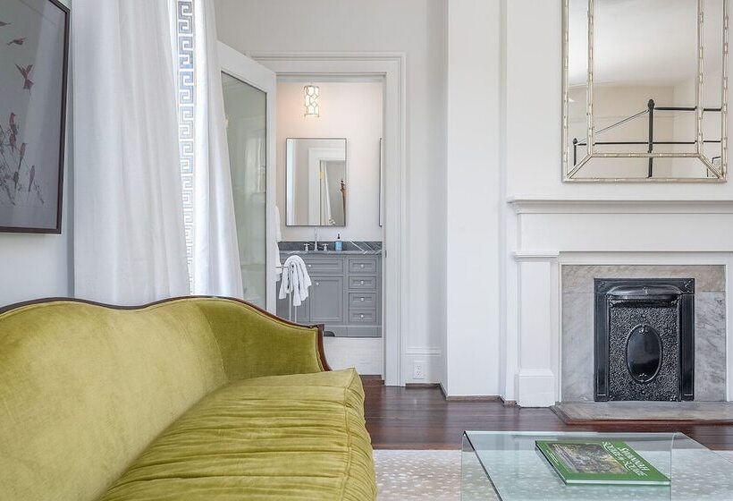 پانسیون The House On Taylor