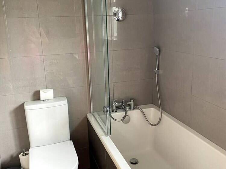 Резиденция Hide Away House With Hot Tub And Driveway