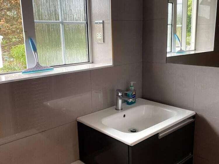 Резиденция Hide Away House With Hot Tub And Driveway