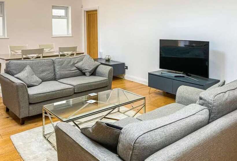 إقامة Immaculate 2 Bed Bungalow In Weybridge