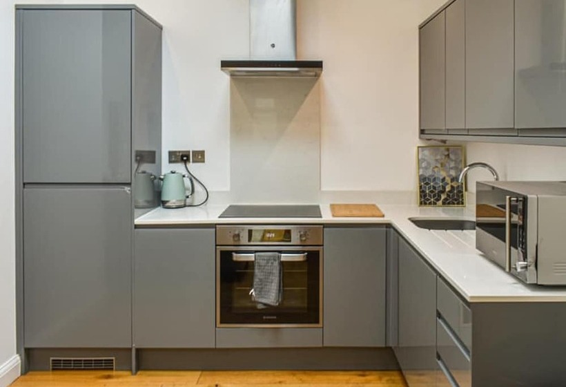 إقامة Immaculate 2 Bed Bungalow In Weybridge