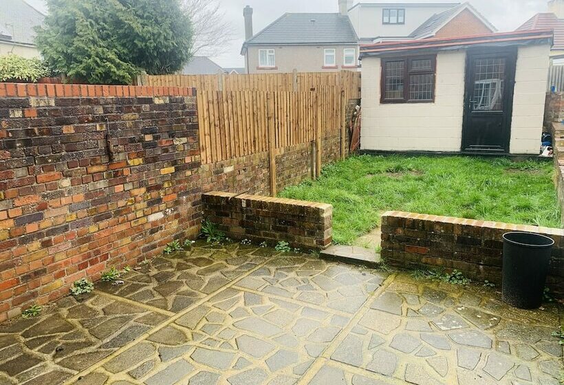 レジデンス Impeccable 3 Bed House In Brentwood