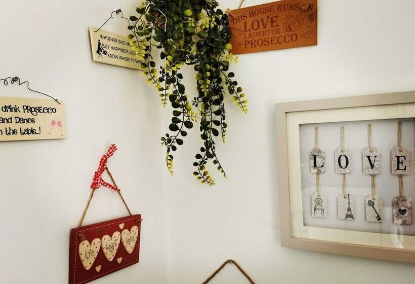 דירת נופש Stunning 2 Bed House In Macclesfield Cheshire