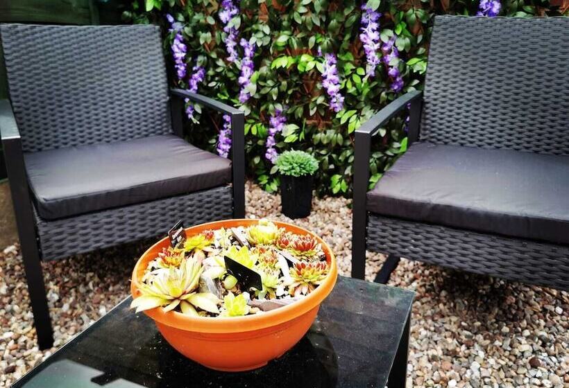 דירת נופש Stunning 2 Bed House In Macclesfield Cheshire