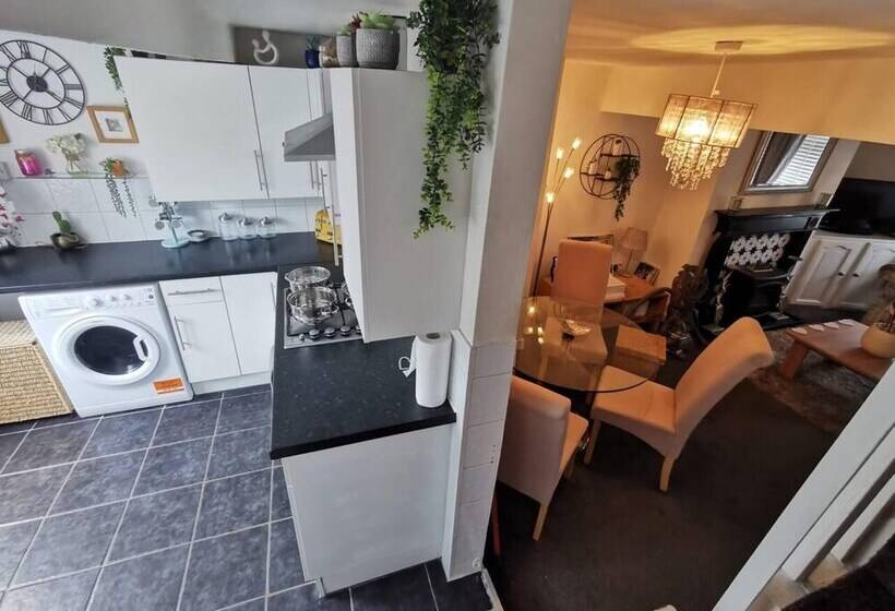 דירת נופש Stunning 2 Bed House In Macclesfield Cheshire