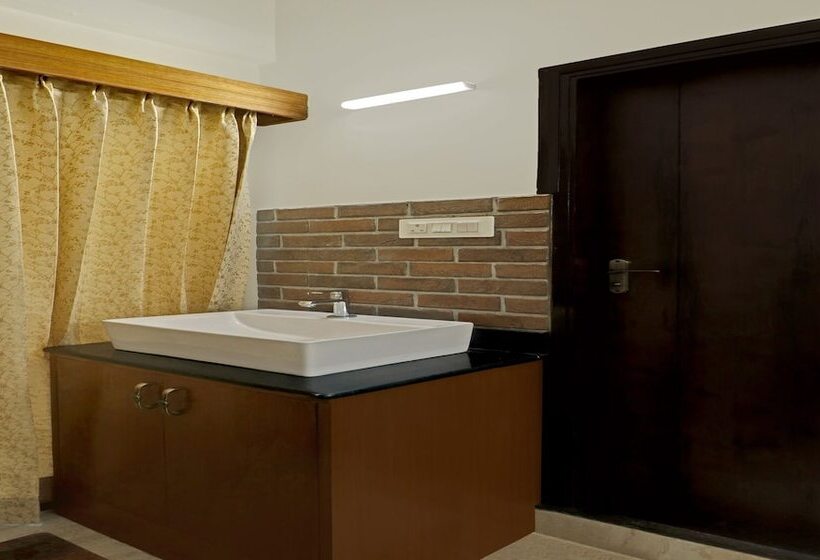 Treebo Celebrity Hotels And Suites