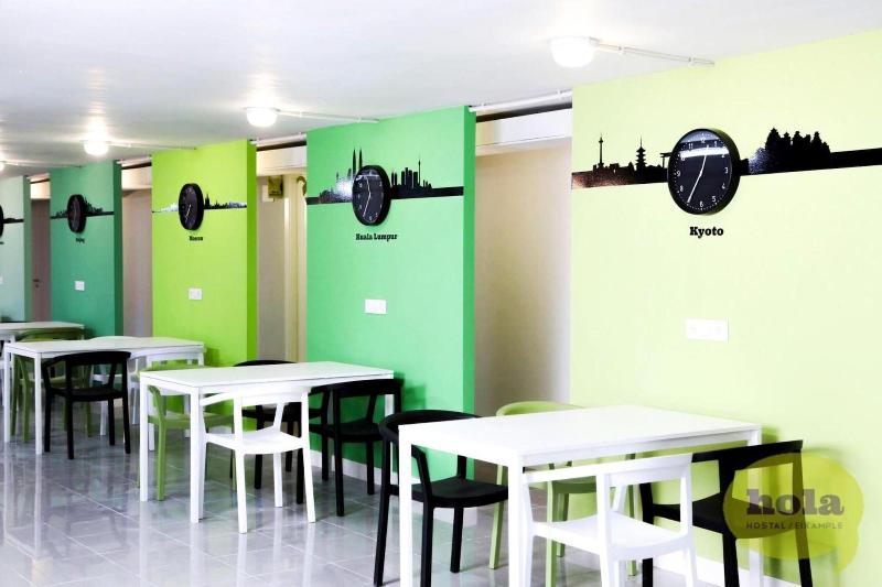 Общежитие Hola Hostal Eixample