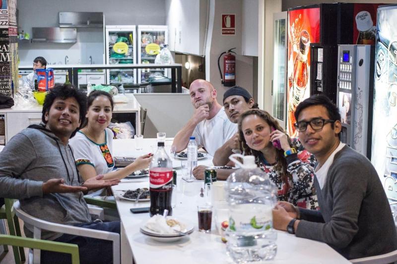 Общежитие Hola Hostal Eixample