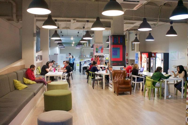 Общежитие Hola Hostal Eixample