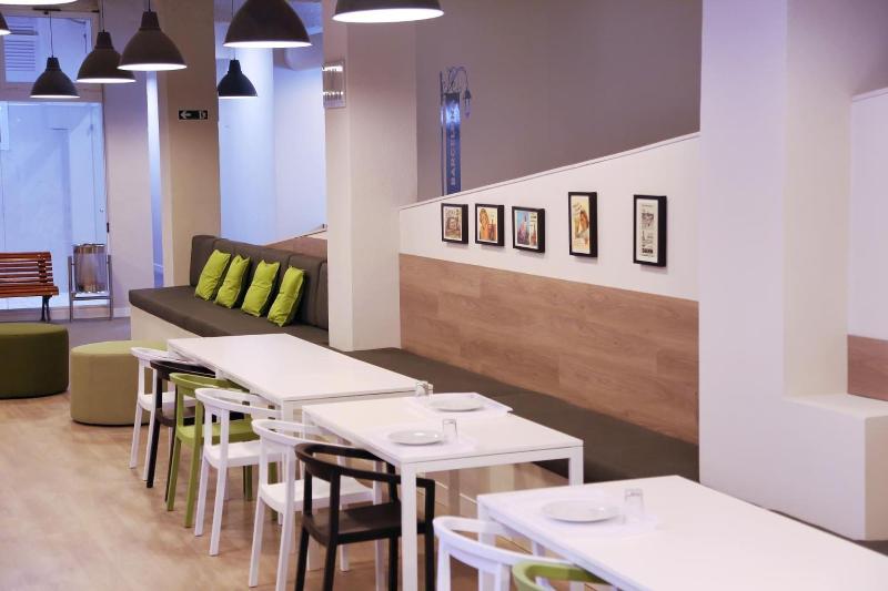 Общежитие Hola Hostal Eixample