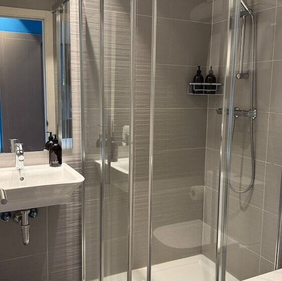 هتل Colectia Urumea