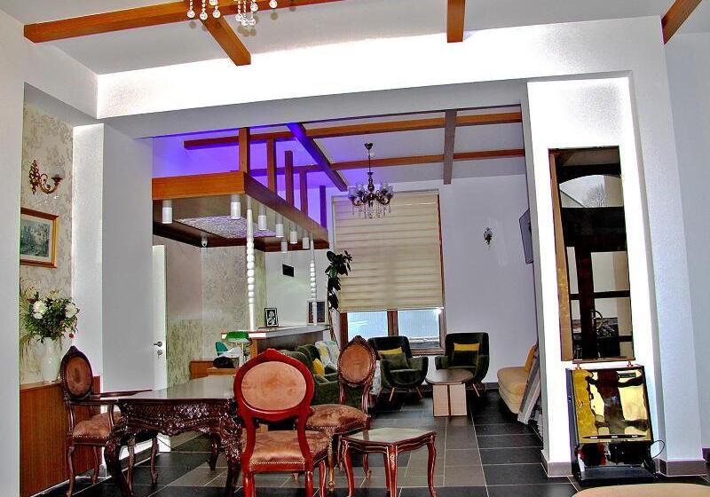 Fly Inn Hotel Lounge