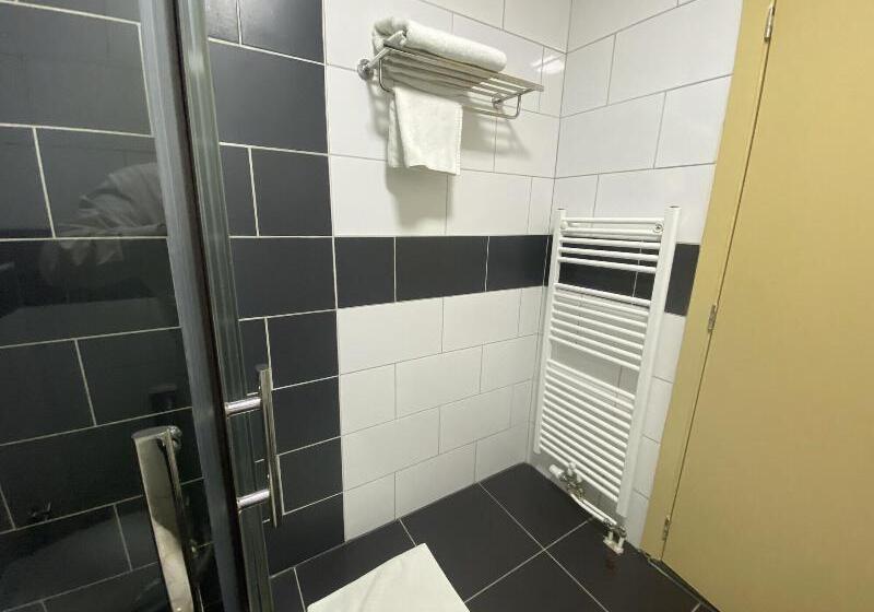 Fly Inn Hotel Lounge