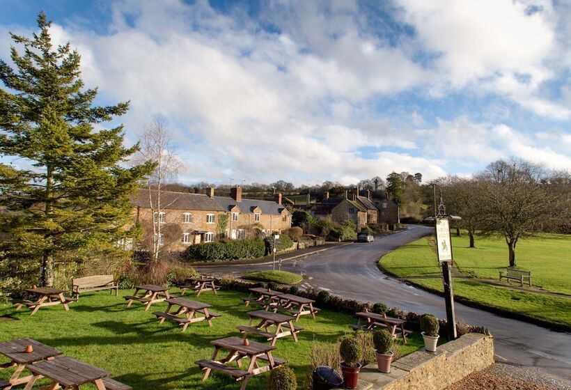 여관 The Norman Knight Whichford