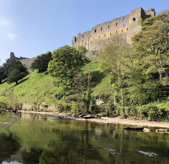 פונדק The Unicorn Richmond