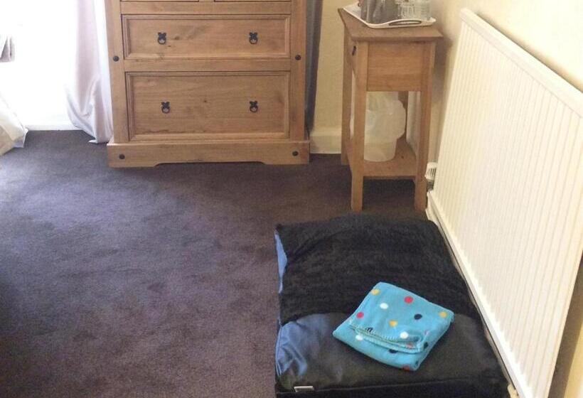 פונדק The Unicorn Richmond