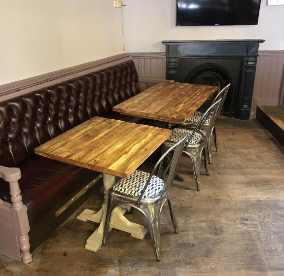 פונדק The Unicorn Richmond