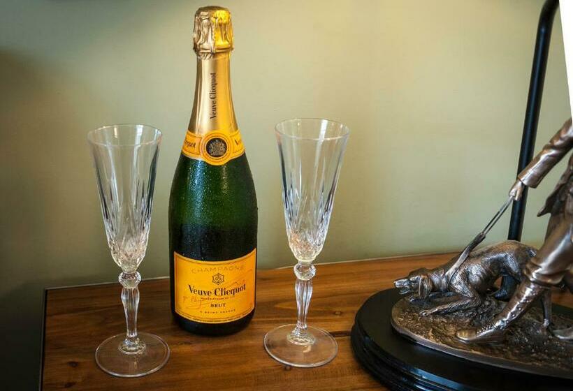 فندق فئة نجمة واحدة The Wyvill Arms