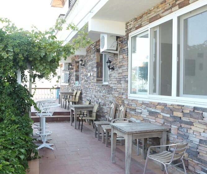 هتل Arya Karaburun