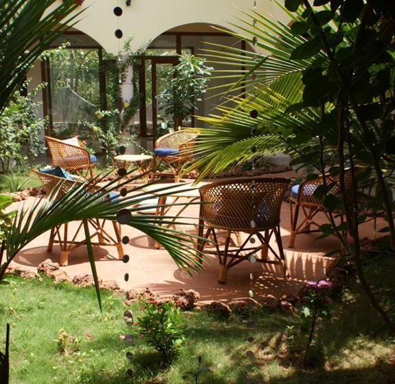 호텔 Ashiyana Cliff And Beach Resort