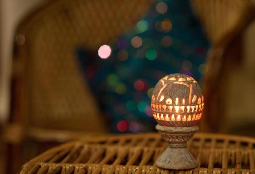 호텔 Ashiyana Cliff And Beach Resort