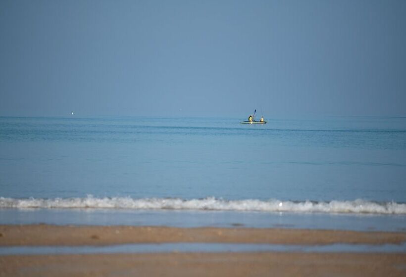 Отель At Kamala