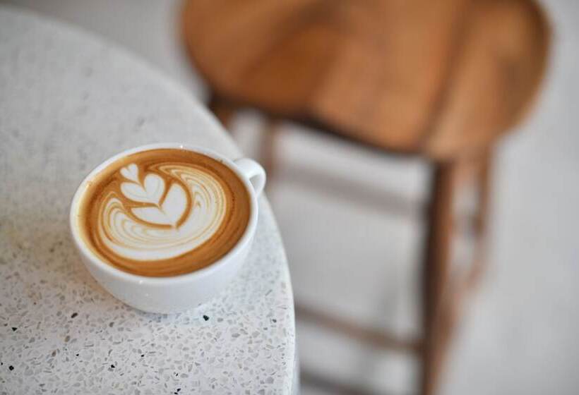 Отель At Kamala