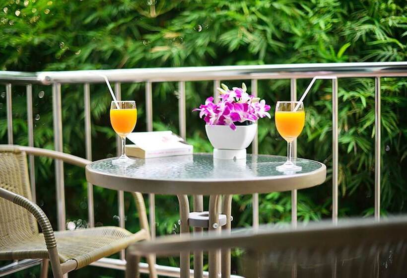 Отель At Kamala