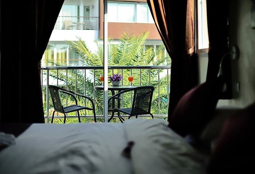 Отель At Kamala