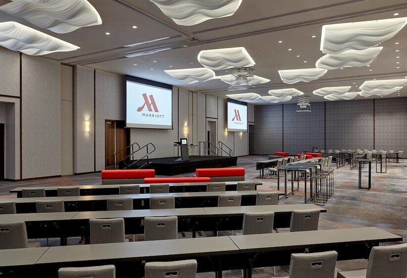 בית מלון כפרי Calgary Airport Marriott Interminal