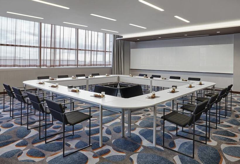 בית מלון כפרי Calgary Airport Marriott Interminal