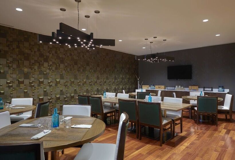 בית מלון כפרי Calgary Airport Marriott Interminal