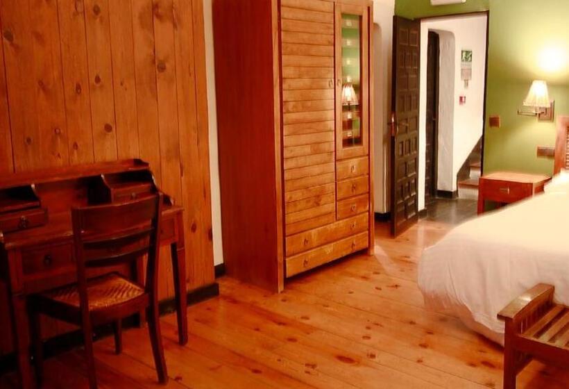 فندق Casona De Navalmedio