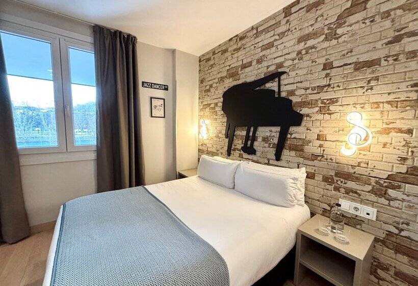 هتل Colectia Urumea