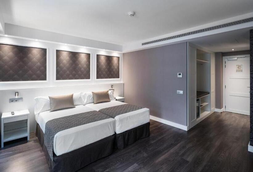 Отель Catalonia Magdalenes