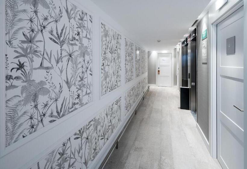 Отель Catalonia Magdalenes