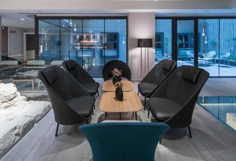 Отель Catalonia Magdalenes