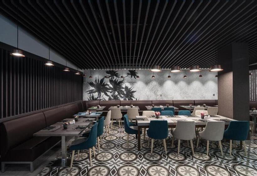 Отель Catalonia Magdalenes