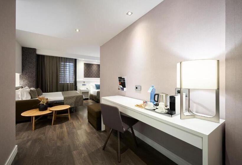 Отель Catalonia Magdalenes