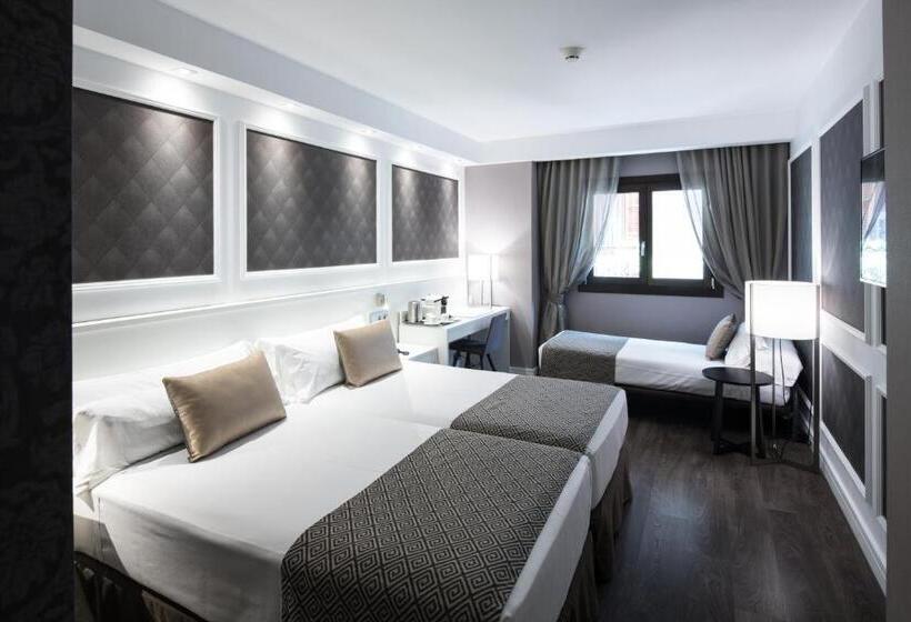 Отель Catalonia Magdalenes