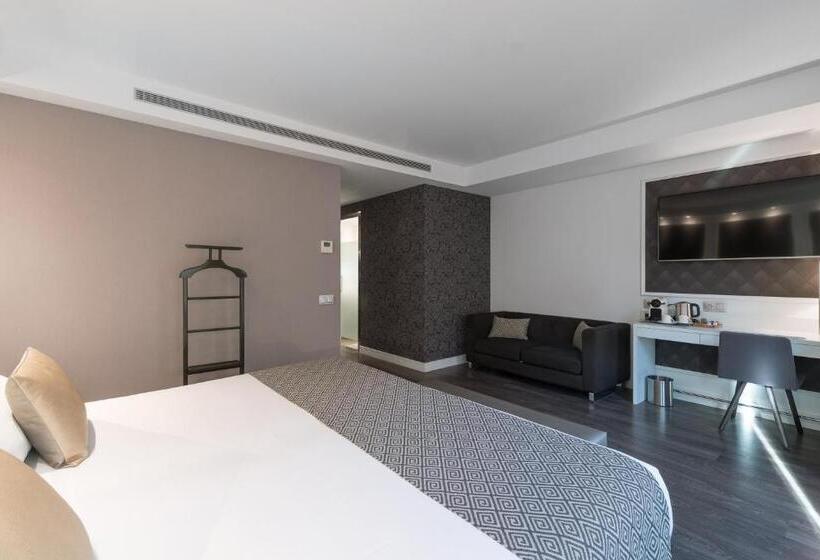 Отель Catalonia Magdalenes