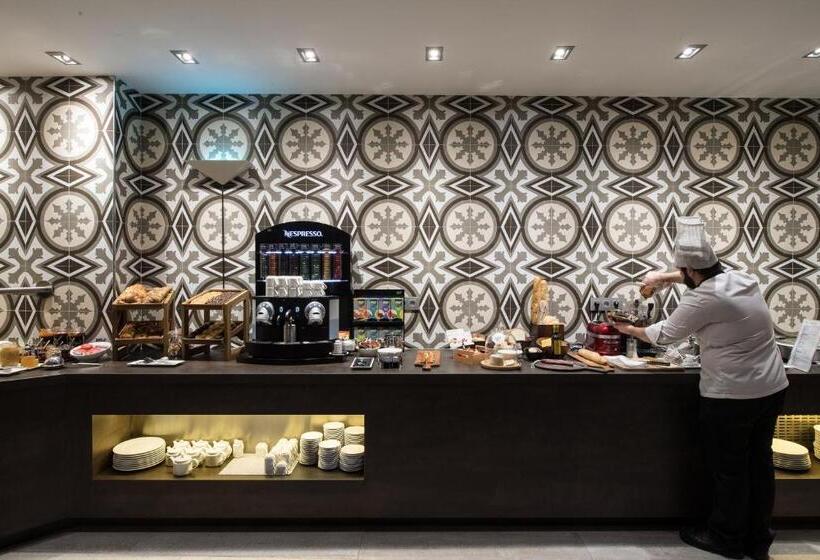 Отель Catalonia Magdalenes