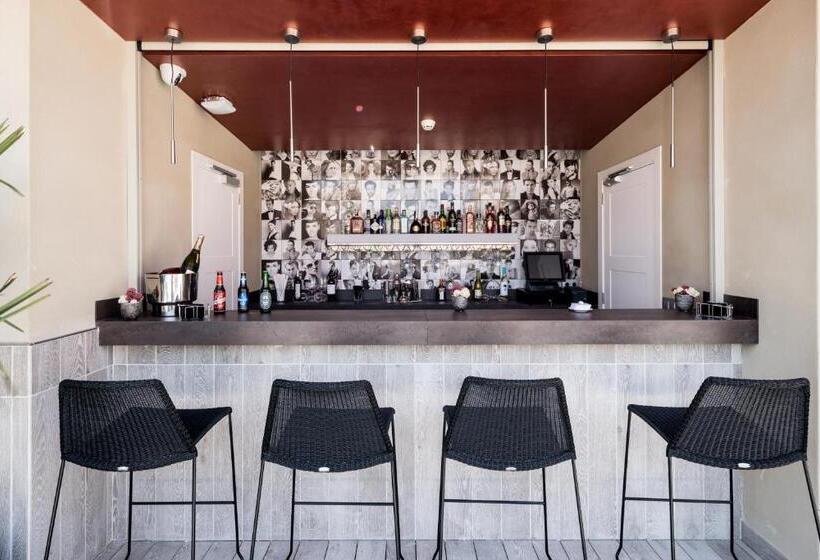 Отель Catalonia Magdalenes